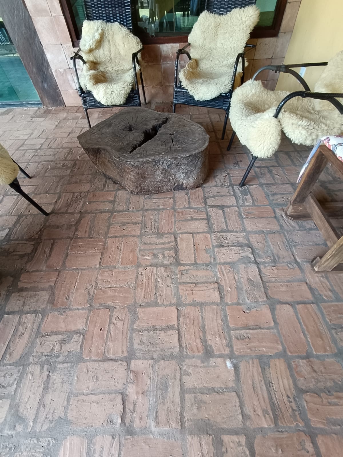 Piso de tijolo maciço comum